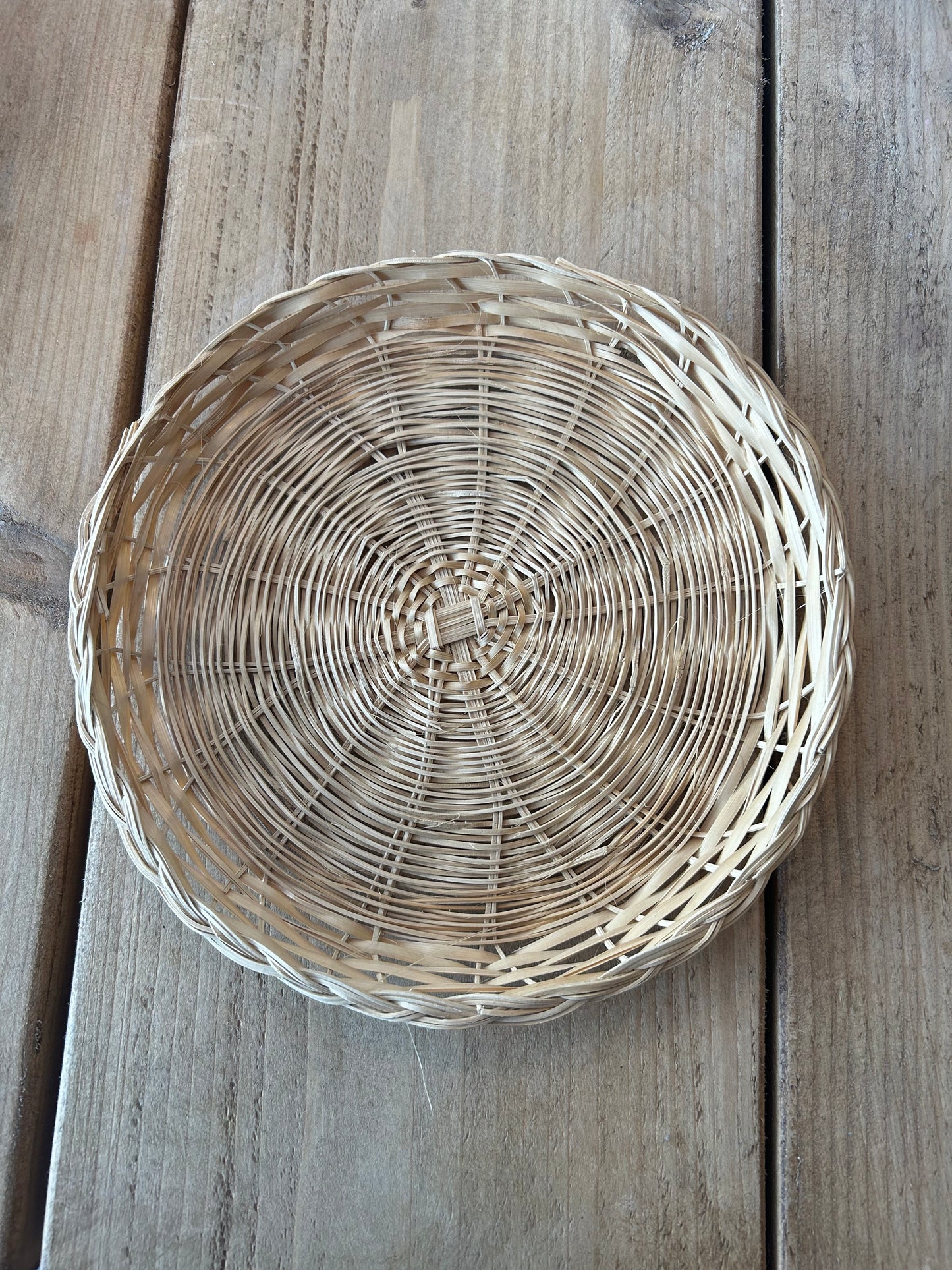 Wicker basket plates, set of 4